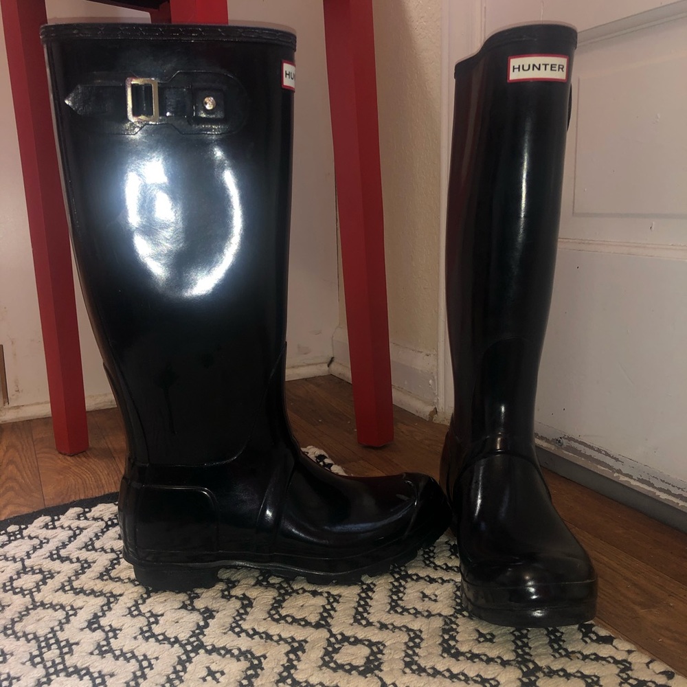 Black hunter boots